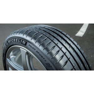 Michelin Pilot Sport 4 235/35 R19 91Y