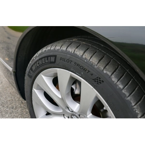 Michelin Pilot Sport 4 245/40 R19 98Y