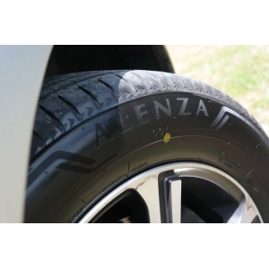 Bridgestone Alenza 001 225/55 R19 99V