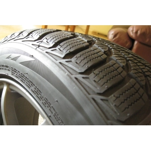 Bridgestone Blizzak LM-32