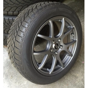 Bridgestone Blizzak LM-32