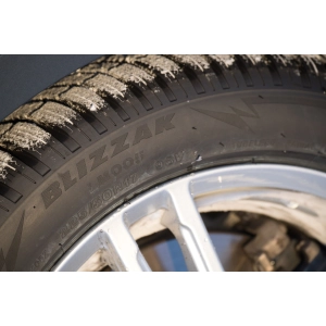 Bridgestone Blizzak LM005 205/60 R16 92H