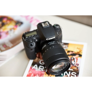 Canon EOS 90D body