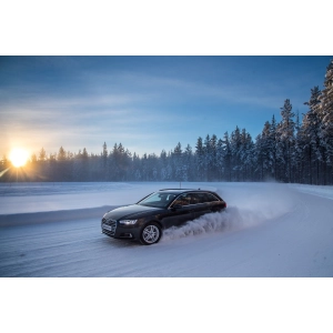 Bridgestone Blizzak LM005 275/35 R20 102W