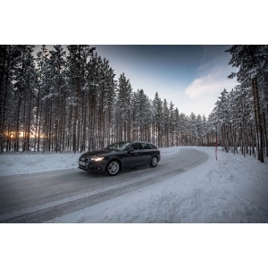 Bridgestone Blizzak LM005 275/35 R20 102W